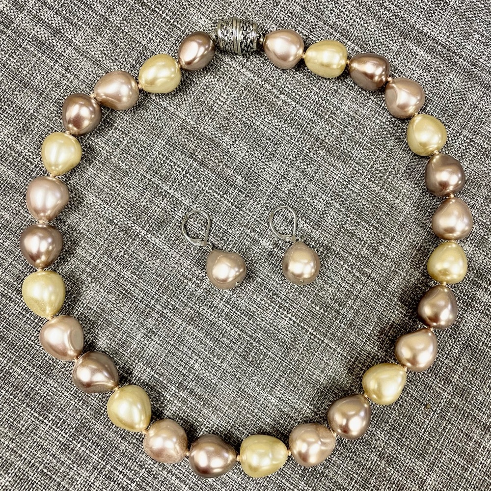 Premier Designs choker and earrings